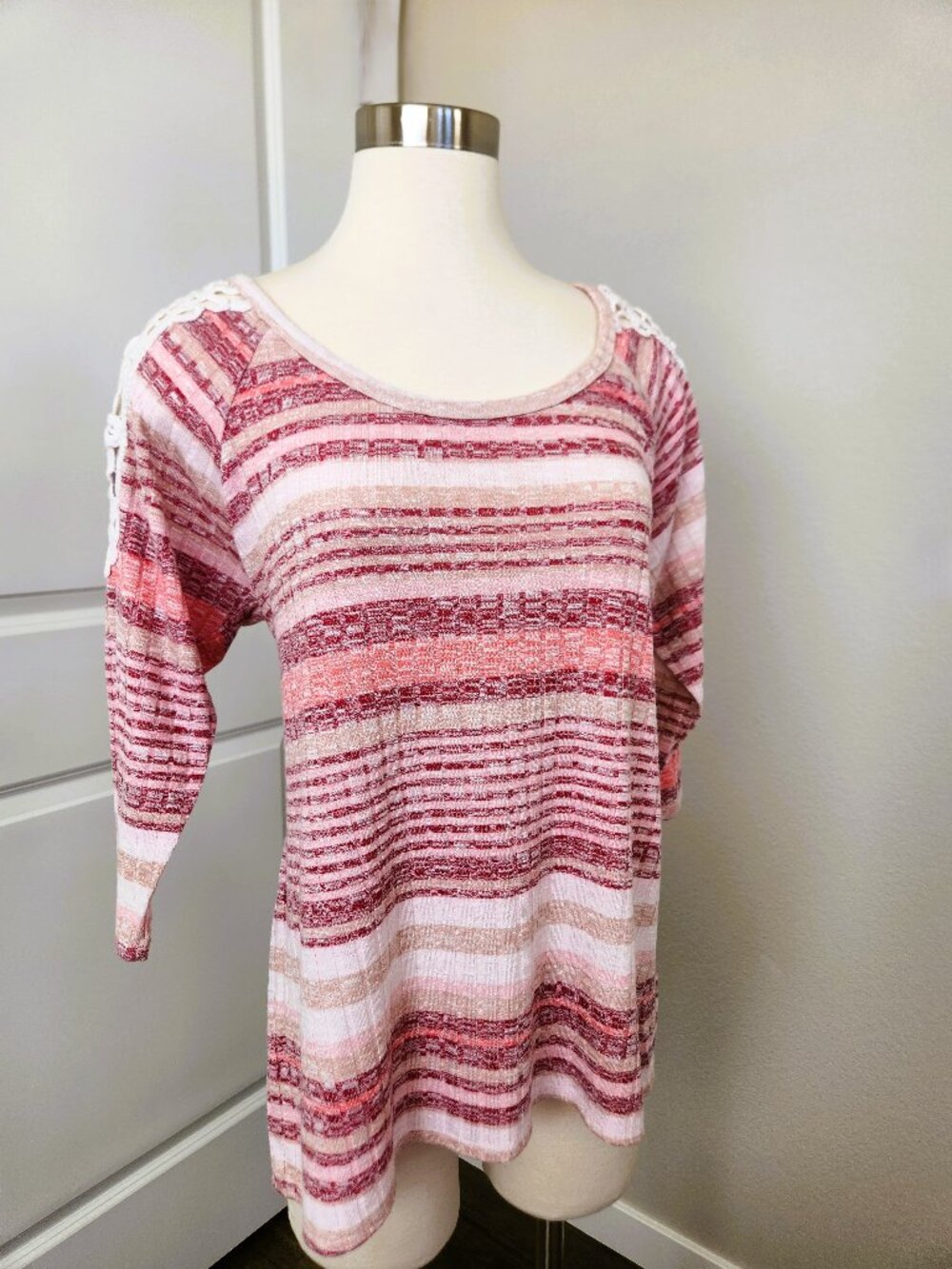 Absolutely Famous 3/4 Sleeve Striped Cold Shoulder Sweater Women's Size Large